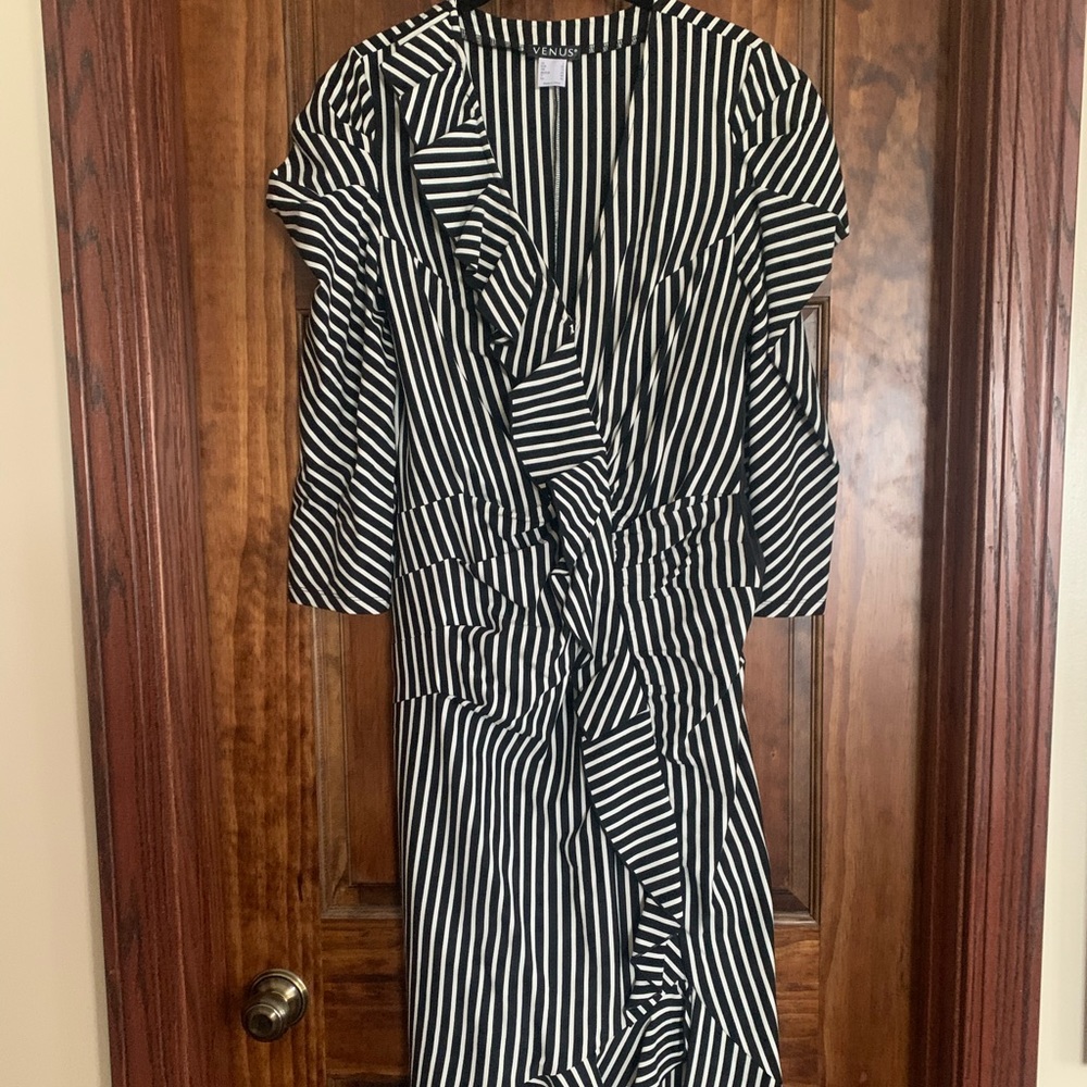 Venus size 6 Body con dress!